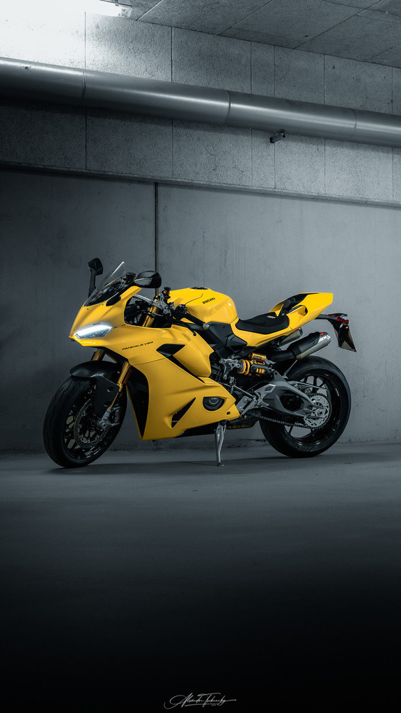 Ducati Panigake V2S | Entdecken Sie die faszinierende Welt von Alexander Tschuncky Arts: Kreative Fotografie, atemberaubende Automobilkunst und hochwertiger Bilderdruck. Lassen Sie sich inspirieren! - Realisiert mit Pictrs.com