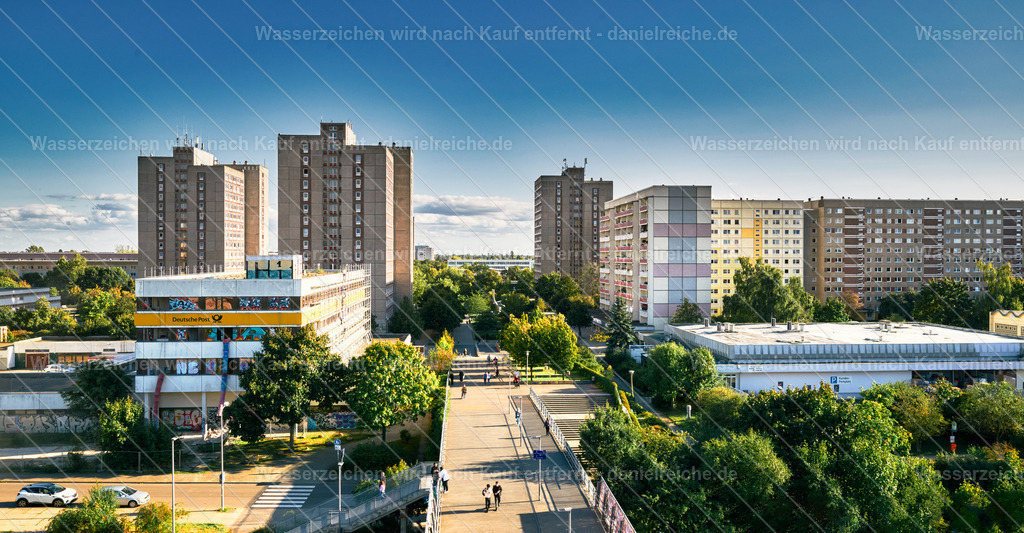 Leipzig Grünau Mitte Blick auf PH16-Bauten Stuttgarter Allee (Herbst 2025) | Leipzig Grünau Mitte Blick auf PH16-Bauten Stuttgarter Allee (Herbst 2025) - Realisiert mit Pictrs.com