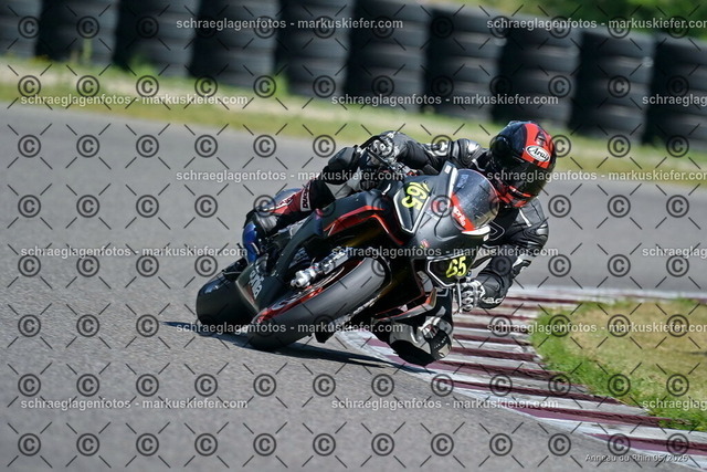 26BT02-1350 | markuskiefer.com - Realisiert mit Pictrs.com