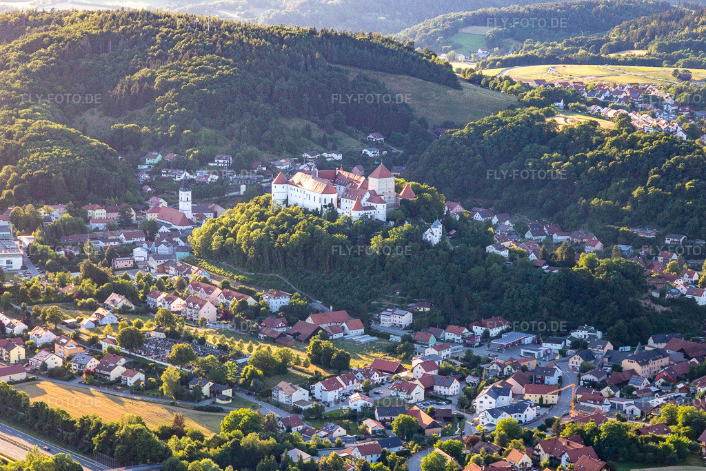 Luftbild: Stadtansicht von Südosten im Ortsteil Hungersdorf in Wörth im Bundesland Bayern in Deutschland. Foto: IMG_133262.jpg vom 03.07.2022 durch Werner Riehm/FLY-FOTO.deStadt Wörth an der Donau | Stadt Wörth a.d. Donau