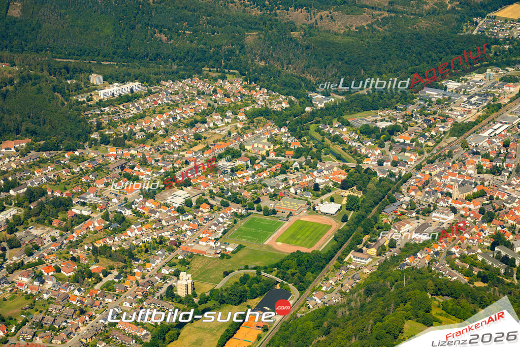 Das Luftbild der Stadt Marsberg wurde 2022 vom Flugzeug heraus erstellt (keine Drohnen-Aufnahmen) Aufnahmehöhe ca.450 Meter- hohe Bildauflösung und Druck-Qualität. Garantiert!