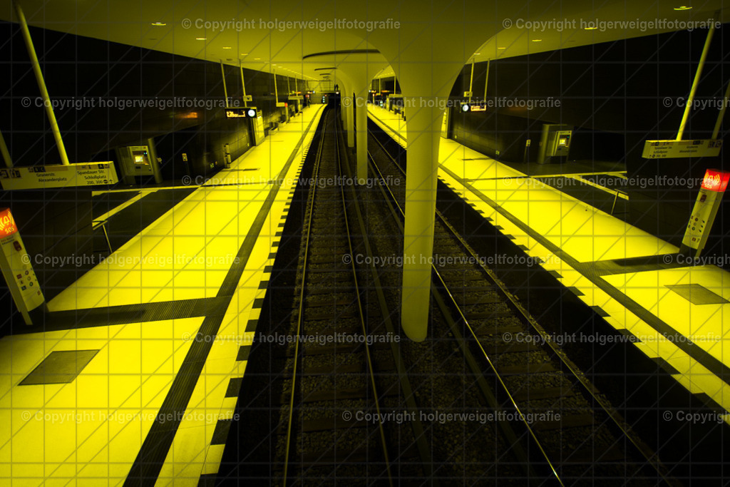 Station Rotes Rathaus | Kaufen sie online außergewöhnliche Fotografien auf Leinwand Acrylglas Fotoprint Aludibond von holgerweigeltfotografie - Realisiert mit Pictrs.com