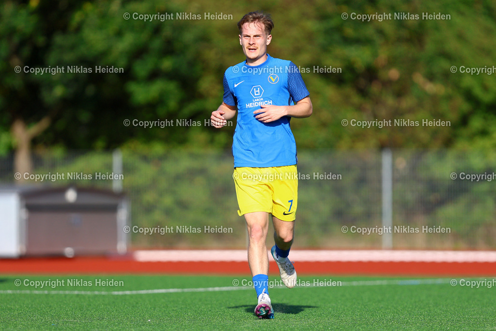 NH_NikolaTesla_SCVictoriaHamburg_OberligaHamburg_28092025 | #7 Luca Joel Palzer (SC Victoria Hamburg)Fußball I Herren I Gamesright Oberliga Hamburg I Saison 2025-2026  I 10. Spieltag I Nikola Tesla - SC Victoria Hamburg I 28.09.2025 I Sportplatz Vorhornweg