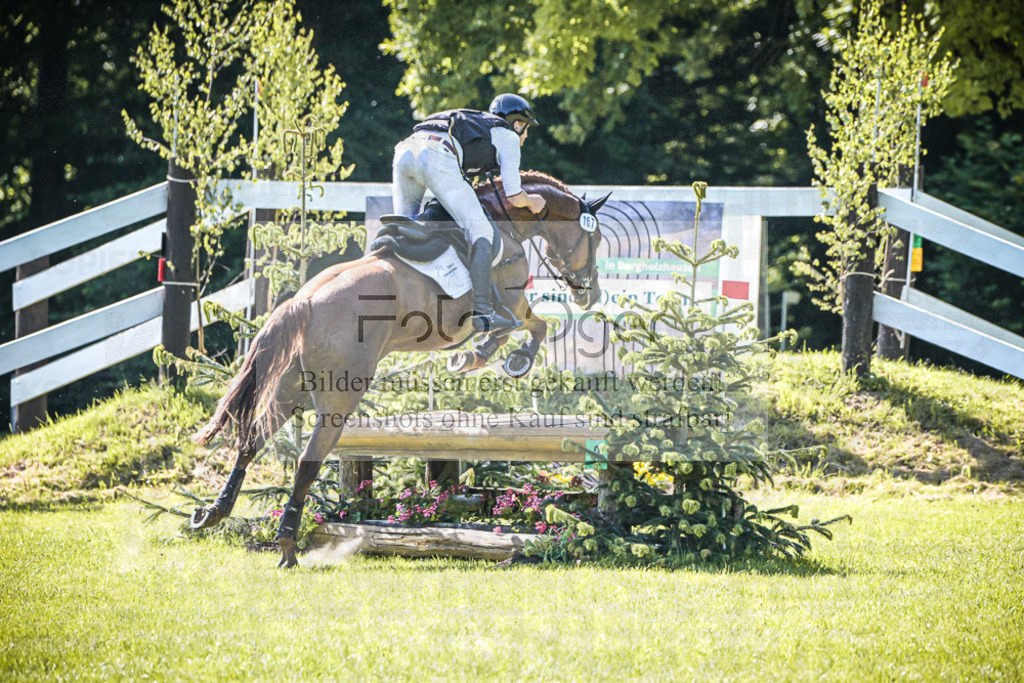 DOS_6823 | Entdecke hochwertige Reitturnierfotos von Foto Oger. Professionell, emotional und authentisch – jetzt Lieblingsmomente im Shop bestellen.Deutschlandweite Turnierfotografie. - Realisiert mit Pictrs.com