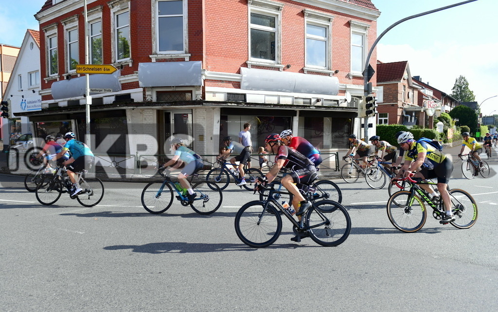 KBS Picture_Cyclassica-Hamburg_200823_025 | Hauptstrasse in Rellingen das Jedermannfeld 100KM ,
Bemer Cyclassics Hamburg Radrennen 2023 , 
Durch Hamburg und Schleswig-Holsten ,
UCI-WorldTour-Rennen Profi-Elite Herren ca.200KM , 
Amateurradfahrer Jedermann Rennen 60KM ,
Amateurradfahrer Jedermann Rennen 100KM , - Realisiert mit Pictrs.com