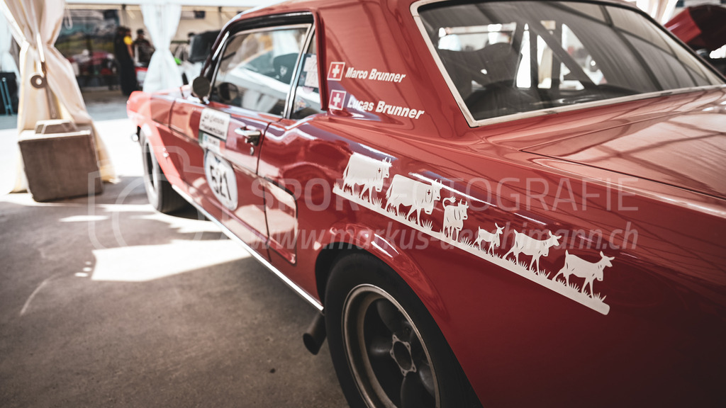 19. Arosa ClassicCar 2023 - 3. September 2023 | 19. Arosa ClassicCar 2023
Arosa, Schweiz
Alpabzug auf dem Ford Mustang, Jahrgang 1965, von Brunner Marco aus Uster (Startnummer 521).
@arosaclassiccar, @arosa.official, #arosaclassiccar, #arosa, #76curves, #classiccar
Bild: Sportfotografie Markus Aeschimann | www.markus-aeschimann.ch - Realisiert mit Pictrs.com