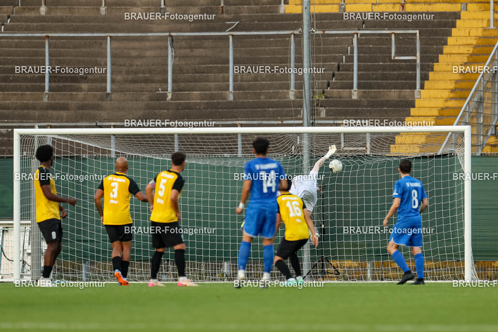 SB_KFCBAU_20250815_4061.JPG -  - KFC Uerdingen - SF Baumberg - Oberliga Niederrhein | Krefeld, Deutschland, 15.08.25: Shoyo Akaogi (SF Baumberg) erzielt das Tor zum 0:1 während des Oberliga Niederrhein Spiels zwischen KFC Uerdingen - SF Baumberg in der Grotenburg Stadion am 15. August 2025 in Krefeld, Deutschland. (Foto von Stefan Brauer/Brauer-Fotoagentur)