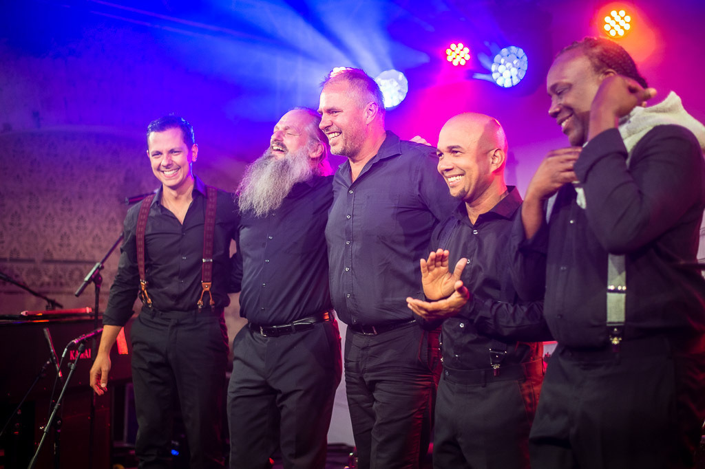 Tango meets Cuba | Tango meets Cuba mit den Klazz Brothers & Cuba Percussion im Forte Belvedere Leisnig zum Festival Hallo Leisnig 2022. - Realisiert mit Pictrs.com