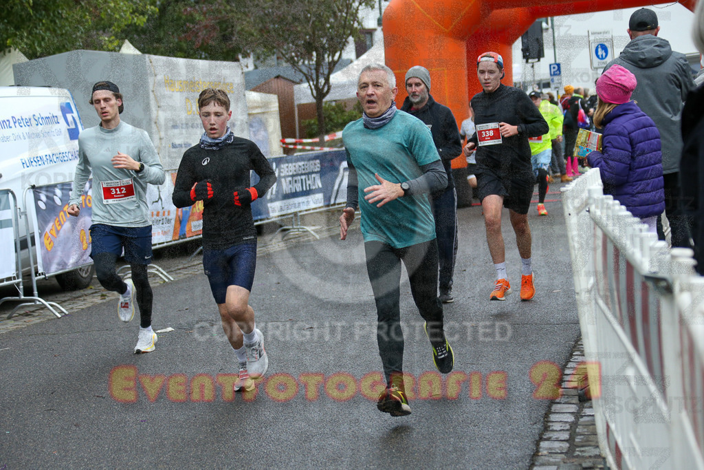 251130_1141_EX1_8290 | Sportfotografie im Rhein-Sieg Kreis, Köln, Bonn, NRW, Rheinland Pfalz, Hessen, etc. Unser Tätigkeitsfeld umfasst den Laufsport vom Volkslauf über den Marathon, Duathlon, Triathon bis zum Ultralauf wie Kölnpfad Ultra oder Schindertrail.