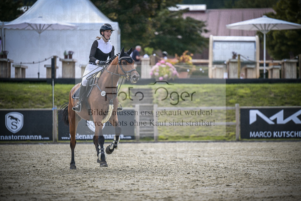 DOS_6461 | Entdecke hochwertige Reitturnierfotos von Foto Oger. Professionell, emotional und authentisch – jetzt Lieblingsmomente im Shop bestellen.Deutschlandweite Turnierfotografie. - Realisiert mit Pictrs.com