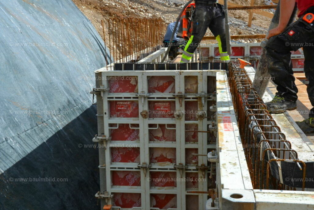 bib-lg04-betonarbeiten-0186 | Nach LV-Leistungsgruppen sortierte Detailfotos über den Bau eines Hauses. Alle Hausbau-Bilder direkt vom Urheber und Autor der Website Haus-Selber-Bauen.com