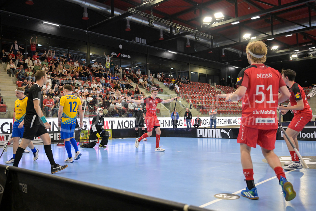 Men's 3v3 WFC 2025 - Championship Final - Switzerland v Ukraine | Aaron Abbühl, (#75, Switzerland) scores, during Men's 3v3 WFC 2025 - Championship Final, Switzerland: 03.05.2025, Winterthur, AXA ArenaEvent page: <a href="https://www.u19wfc2025.ch/">www.u19wfc2025.ch</a>Credit: Markus Aeschimann, <a href="https://markus-aeschimann.ch">markus-aeschimann.ch</a>Instagram: <a href="https://instagram.com/sportfotografie.aeschimann">@sportfotografie.aeschimann</a> - Realisiert mit Pictrs.com