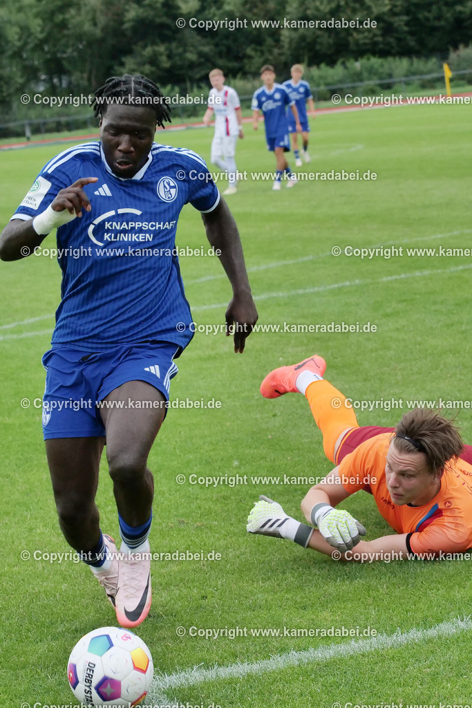Fußball : Testspiel : SuS 09 Dinslaken - Schalke 04 U 19 am 25.07.2024 | Foto : Jochen Emde / www.kameradabei.de - Realisiert mit Pictrs.com