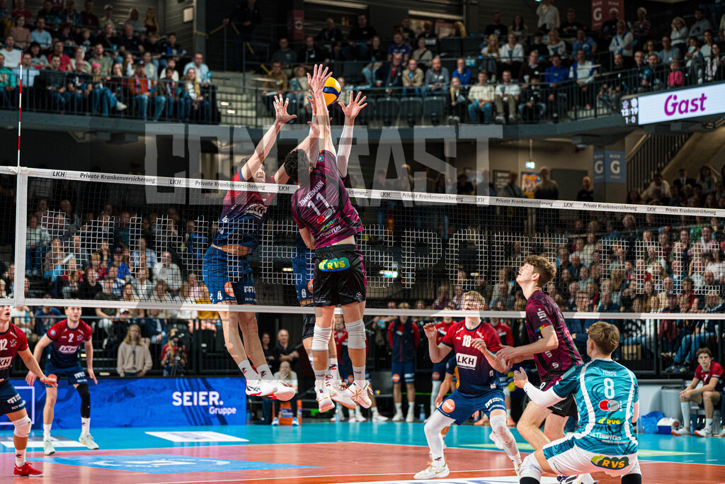 Volleyball I Herren I Saison 2025/2026 I Volleyball Bundesliga I 4. Spieltag I SVG Lüneburg - Energiequelle Netzhoppers KW | Theo Timmermann (11, Energiequelle Netzhoppers KW) - Realisiert mit Pictrs.com