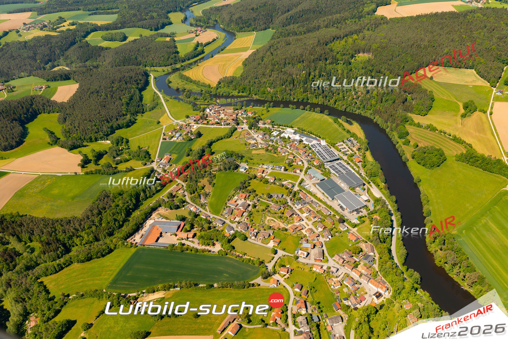 Das Luftbild zeigt : Regenpeilstein Roding - Die Luftaufnahme wurde 2024 vom UL-Flugzeug aus erstellt ( keine Drohne ) - Hochauflösende Luftaufnahme - Für grossformatige Ausdrucke geeignet. Die Geschenkidee !Mit Lizenz und Bildrechte bestellbar