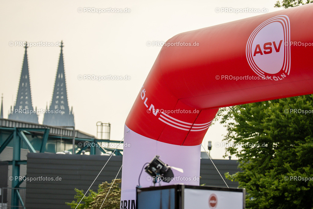 21. ASV Nachtlauf; Koeln, 08.05.24 | Impressionen vom 21. ASV Nachtlauf am 08.05.24 am Tanzbrunnen in Koeln. Foto: BEAUTIFUL SPORTS/Axel Kohring