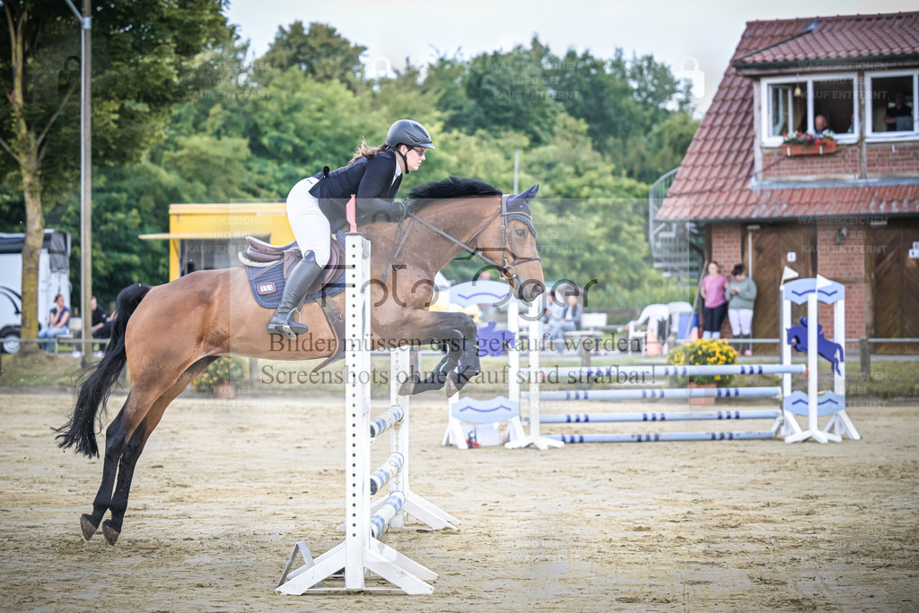 DOS_2653 | Entdecke hochwertige Reitturnierfotos von Foto Oger. Professionell, emotional und authentisch – jetzt Lieblingsmomente im Shop bestellen. - Realisiert mit Pictrs.com