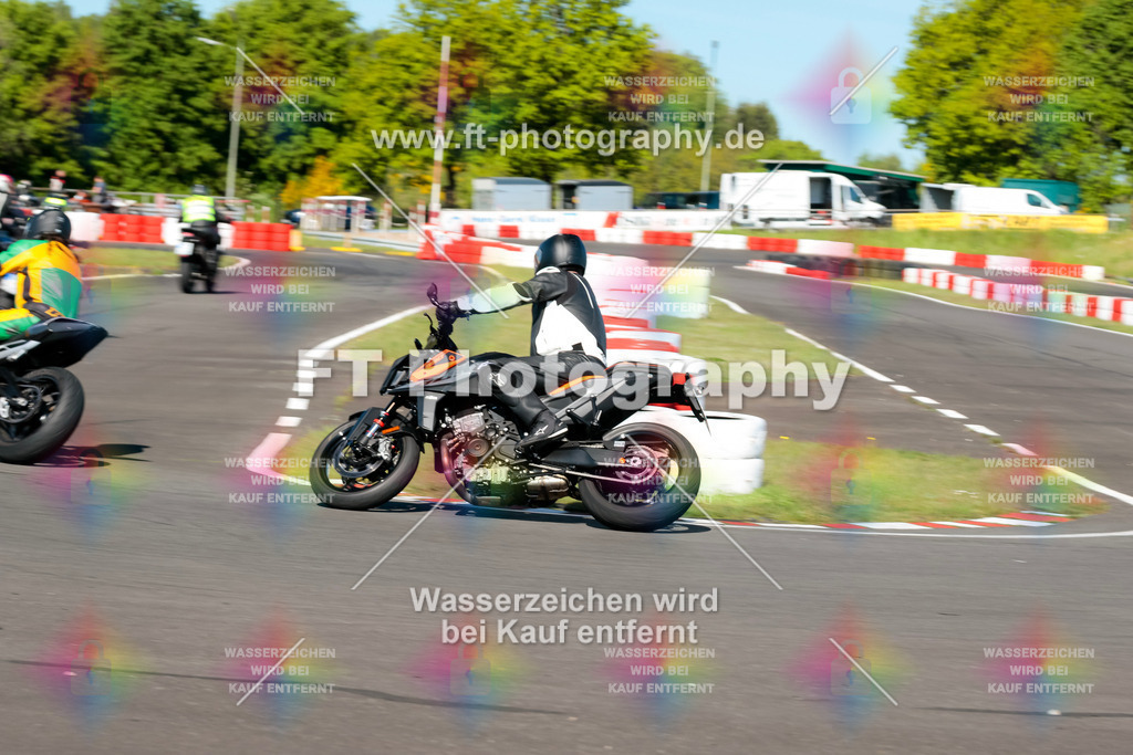 Moto-TeamOBK-21473 | Hier findet Ihr Bilder von Touristenfahrten auf der Nürburgring Nordschleife oder von anderen Veranstaltungen die ich besucht habe. Viel Spass beim Durch Schauen 