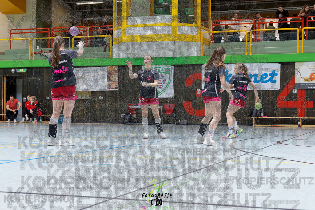 Hessenmeisterschaft wJC - Spiel um Platz 3; TuS Kriftel - SG Schenklengsfeld | Hessenmeisterschaft wJC - Spiel um Platz 3; TuS Kriftel - SG Schenklengsfeld am 22.03.2025 in Biedenkopf (Sporthalle Lahntalschule)Photo © 2025 - Jörg Heinrich - Realisiert mit Pictrs.com