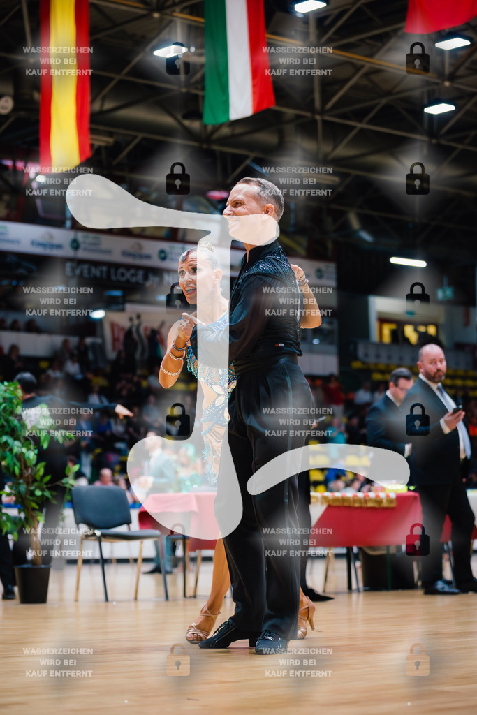 Hessen Tanzt WDSF Open Senior I Latin 11th (242) Thomas Unterer _ Ines Unterer (Regio Tanzclub Freiburg)-2025-05-17-1998 | Webshop for digital downloads and prints of dance sport, event & show photographer Julian Link - Realisiert mit Pictrs.com