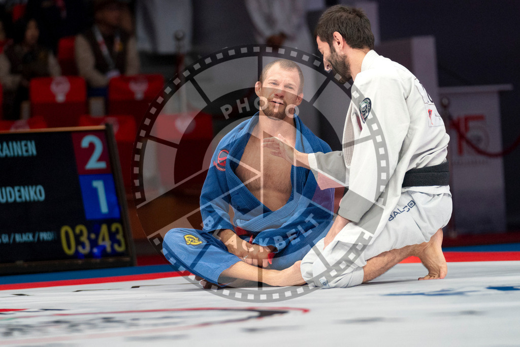 20231109PBB3580 | Fighters compete during the AJP World Professional Championship in the Mubadala Arena in Abu Dhabi, Arab United Emirates, on November 9, 2023.