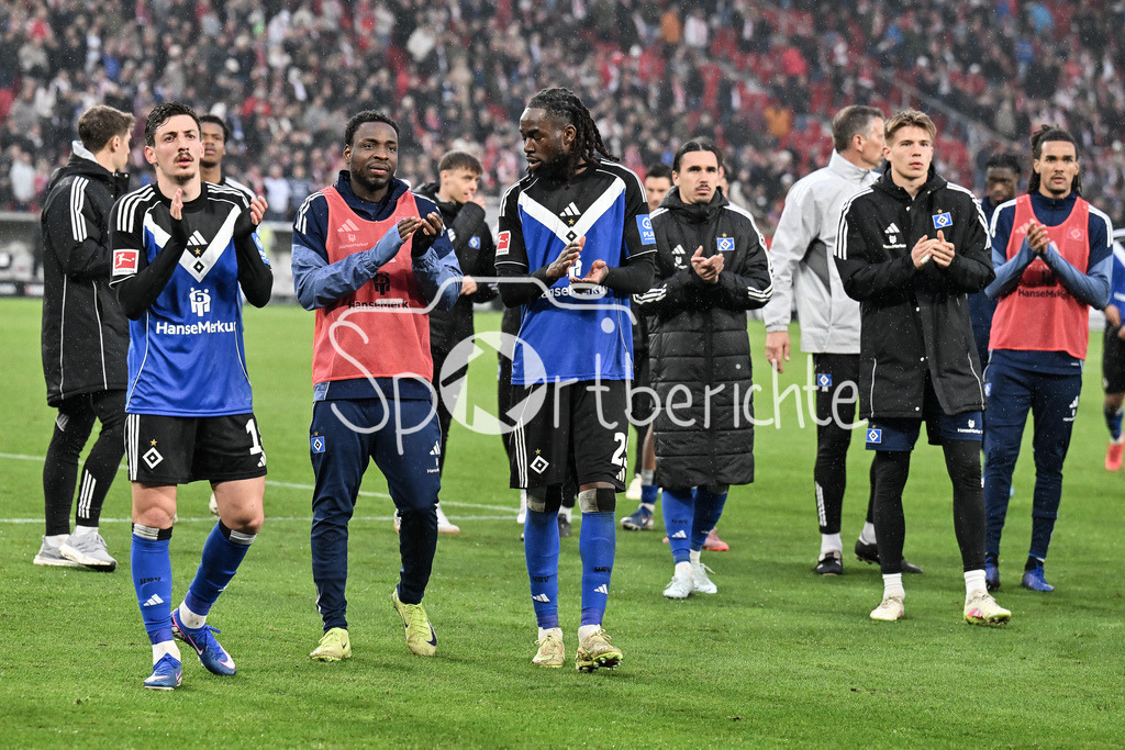 VfB Stuttgart - Hamburger SV | STUTTGART, GERMANY - 12. APRIL: the team from Hamburg thanks the Fans who travelling with them after the Bundesliga Match between VfB Stuttgart vs. Hamburger SV on Matchday 29 at MHP Arena / DFL REGULATIONS PROHIBIT ANY USE OF PHOTOGRAPHS AS IMAGE SEQUENCES AND/OR QUASI-VIDEO / Jordan TORUNARIGHA (Hamburger SV 25) / Giorgi GOCHOLEISHVILI (Hamburger SV 16)