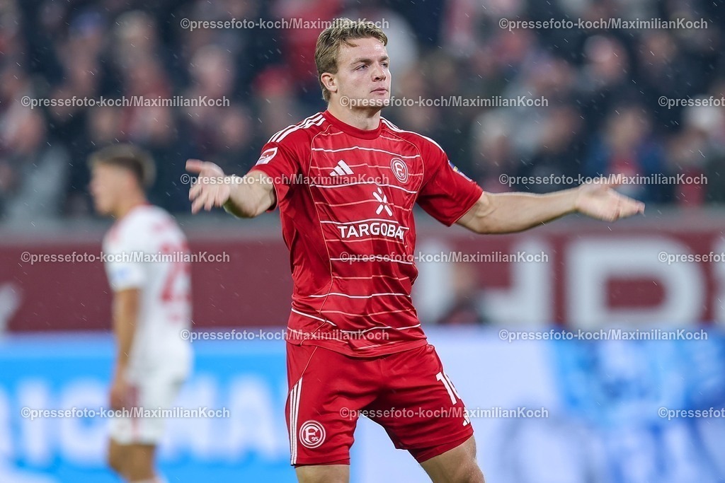 F9503102501173 | 03.10.2025, Fußball, Fortuna Düsseldorf - 1.FC Nürnberg, 2. Fußball Bundesliga, Merkur Spiel-Arena, Saison 2025 2026: Torjubel nach dem Tor zum 2:2 durch Torschütze Christian Rasmussen (Fortuna Düsseldorf #10) DFB regulations prohibit any use of photographs as image sequences and or quasi-video.