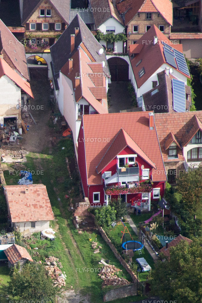 Ortsansicht | Luftbild: Ortsansicht im Ortsteil Heuchelheim in Heuchelheim-Klingen im Bundesland Rheinland-Pfalz in Deutschland. Foto: IMG_072607.jpg vom 19.09.2014 durch Werner Riehm/FLY-FOTO.de - Realisiert mit Pictrs.com