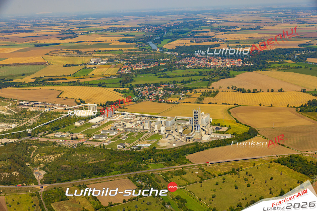 Klassische Luftaufnahme ohne Drohne zeigt:Gewerbegebiet bei Bernburg - Die Luftbildaufnahme wurde 2025 vom UL-Flugzeug heraus erstellt ( keine Drohnenaufnahme ) - Hochauflösende Luftaufnahme -Nicht vergleichbar mit Google Maps oder Satelittenbilder- Die Geschenkidee !Mit Lizenz und Bildrechte bestellbar