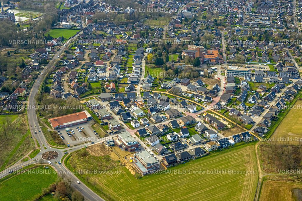 Isselburg240313829 | Luftbild, Neubau-Wohngebiet Linders Feld, hinten das Augustahospital Krankenhaus, Anholt, Isselburg, Nordrhein-Westfalen, Deutschland