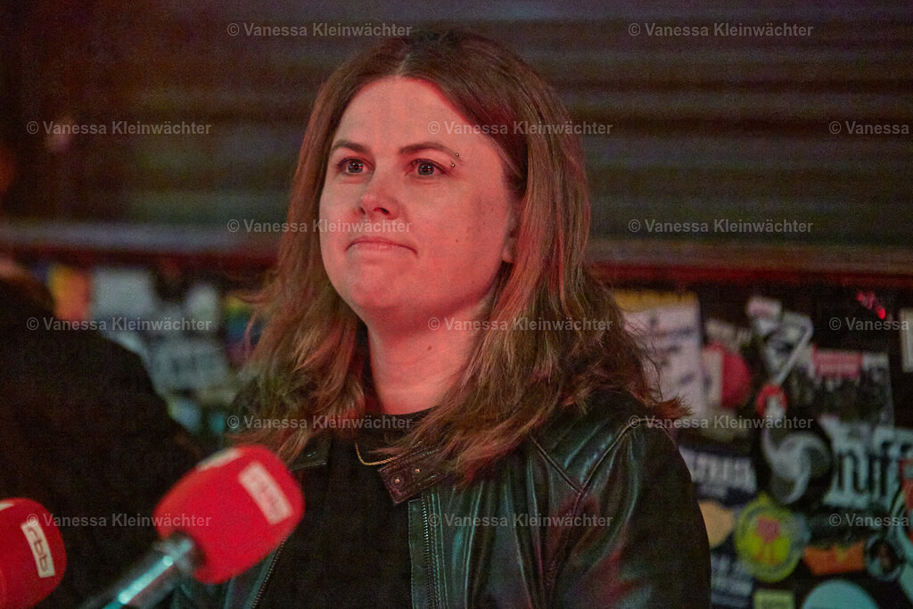 250403_GrundsteuerPK_03 | Pressekonferenz am 03.04.2025 im ://about blank: "Erhöhung der Grundsteuer belastet Pächter*innen öffentlicher Grundstücke in Friedrichshain-Kreuzberg und gefährdet die Clubkultur". Mit Bezirksbürgermeisterin Clara Herrmann, Bezirksstadtrat Andy Hehmke, Eka Neumann vom YAAM und Manu vom Neue Zukunft. - Realisiert mit Pictrs.com