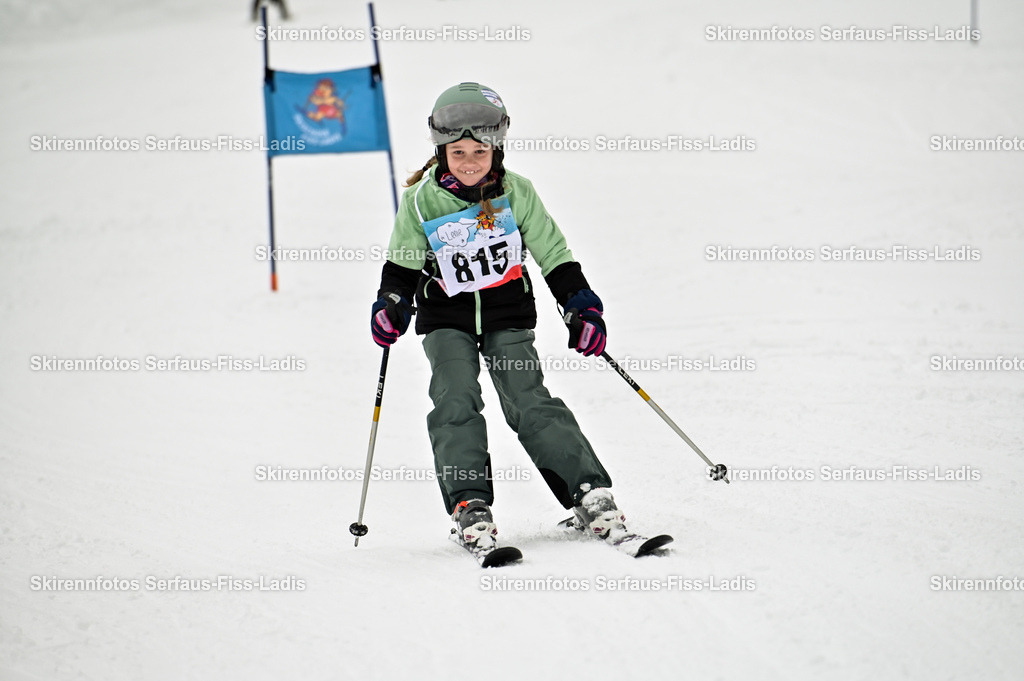 SRF_20.02.2026_1004 | Skirennfotos,Serfaus,Fiss,Ladis,Kinderskirennen,Winter,Tirol,Oberland,skirace,SFL,feelfree,weil wir's genießen,ski,Ski,skifahren,Sonnenplateau, - Realisiert mit Pictrs.com
