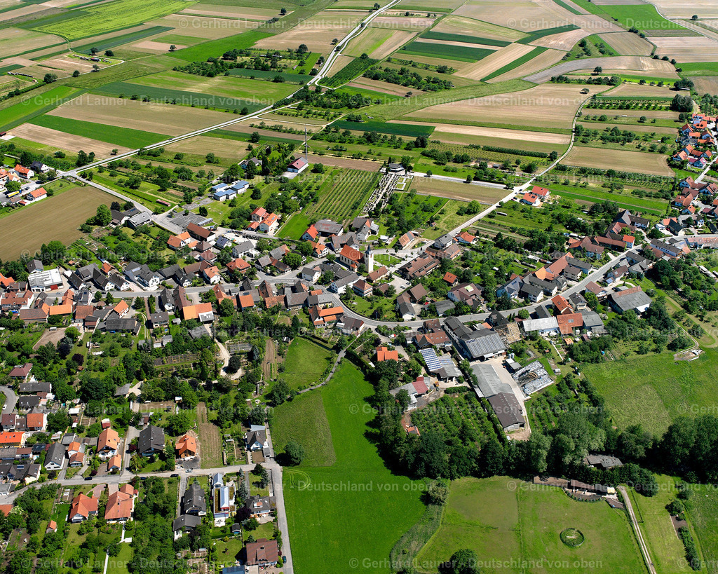 2626092 | ULM 09.06.2006 Ortsansicht am Rande von landwirtschaftlichen Feldern und Nutzflächen  in Ulm im Bundesland Baden-Württemberg, Deutschland // Village view on the edge of agricultural fields and land  in Ulm in the state Baden-Wuerttemberg, Germany Foto: Gerhard Launer