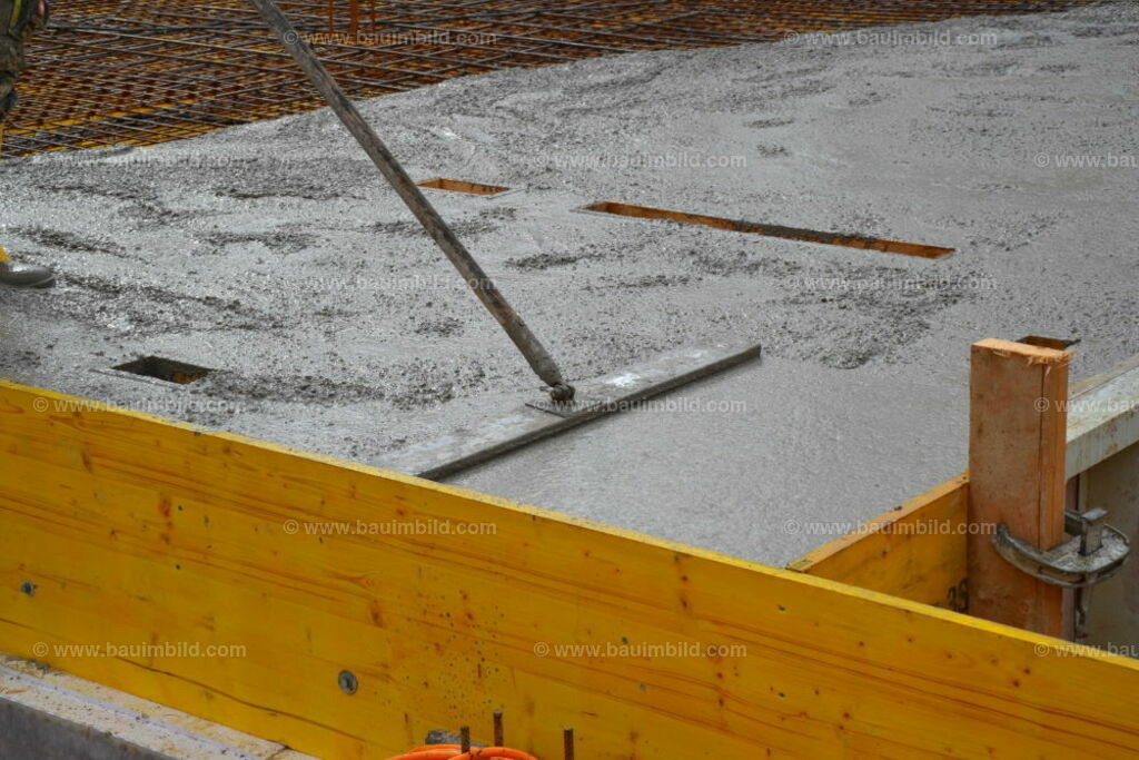 bib-lg04-betonarbeiten-0335 | Nach LV-Leistungsgruppen sortierte Detailfotos über den Bau eines Hauses. Alle Hausbau-Bilder direkt vom Urheber und Autor der Website Haus-Selber-Bauen.com