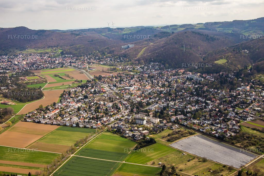 Luftbild: Ortsansicht der Straßen und Häuser der Wohngebiete im Ortsteil Jugenheim an der Bergstrasse in Seeheim-Jugenheim im Bundesland Hessen in Deutschland. Foto: IMG_077184.jpg vom 12.04.2015 durch Werner Riehm/FLY-FOTO.de