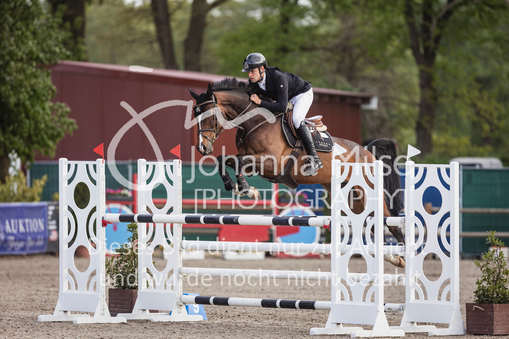 250506_Mühlen_SprPf-M-501 | Deine schönsten Turniermomente als professionelle Fotos! Entdecke hochwertige Pferdesport-Fotografie im Online-Shop. Jetzt Fotos finden & bestellen!