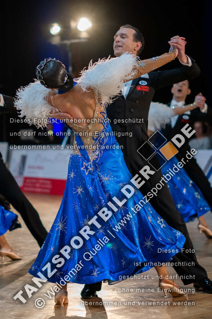 20250118-11191 | Hier finden Sie Tanz Bilder vom Latein und Standard Formationen tanzen. Sportbilder vom Tanzsport. Schöne Fotos und von Weltmeisterschaft, Europameisterschaft, Bundesliga, Regionalliga, Oberliga und Landesliga sowie von GOC Stuttgart, DanceComp, WM Bremen
