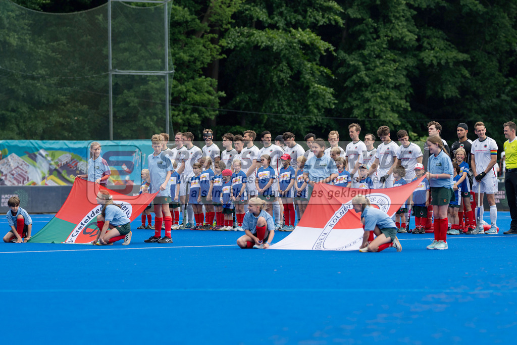 Final4_20250601-1427-Z82_9206 | Krefeld, Deutschland, 01.06.2025:  Feldhockey Final4 2025 – „Deutsche Feldhockey-Meisterschaften 2025“ Crefelder HTC - Rot-Weiss Köln (Finale Herren) im Gerd-Wellen-Hockeyanlage am 01.06.2025 in Krefeld, Deutschland. (Foto von Kramhöller/Fehrmann/Kaste)Krefeld, Germany, 01.06.2025: Feldhockey Final4 2025 – „Deutsche Feldhockey-Meisterschaften 2025“ Harvestehuder HTC - Düsseldorfer HC (Finale Damen) in Gerd-Wellen-Hockeyanlage at 01.06.2025 in Krefeld, Deutschland. (Foto from Kramhöller/Fehrmann/Kaste)