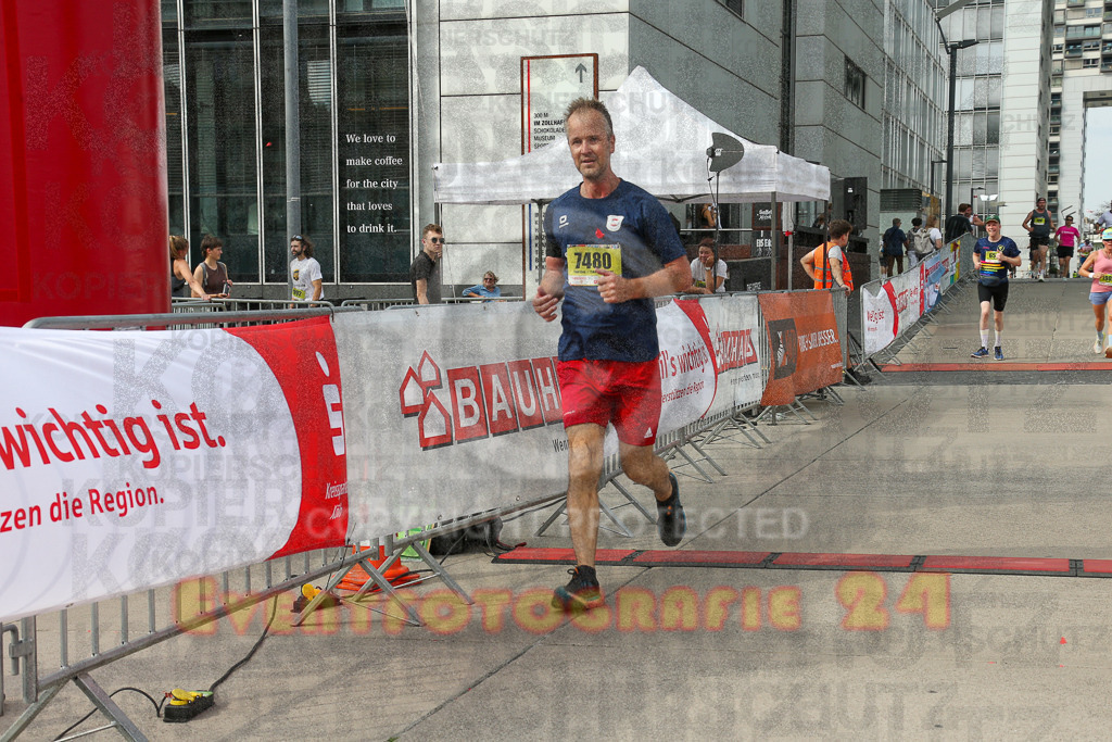 250920_1524_EX1_9292 | Sportfotografie im Rhein-Sieg Kreis, Köln, Bonn, NRW, Rheinland Pfalz, Hessen, etc. Unser Tätigkeitsfeld umfasst den Laufsport vom Volkslauf über den Marathon, Duathlon, Triathon bis zum Ultralauf wie Kölnpfad Ultra oder Schindertrail.