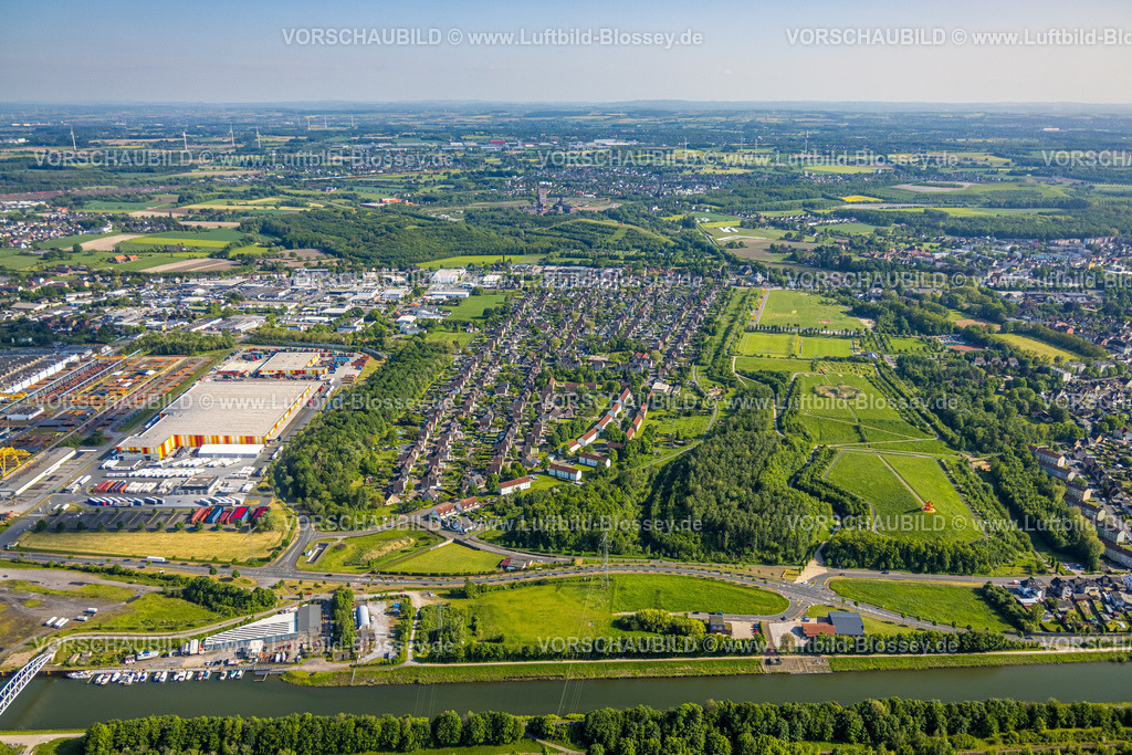 Hamm230506569 | Luftbild, Lippepark Hamm, Halde Schacht Franz, Wohnsiedlung Isenbecker Hof, zwischen Juffernbuschstraße und Albert-Funk-Straße, trinkgut Logistik, Stadtbezirk Herringen, Hamm, Ruhrgebiet, Nordrhein-Westfalen, Deutschland