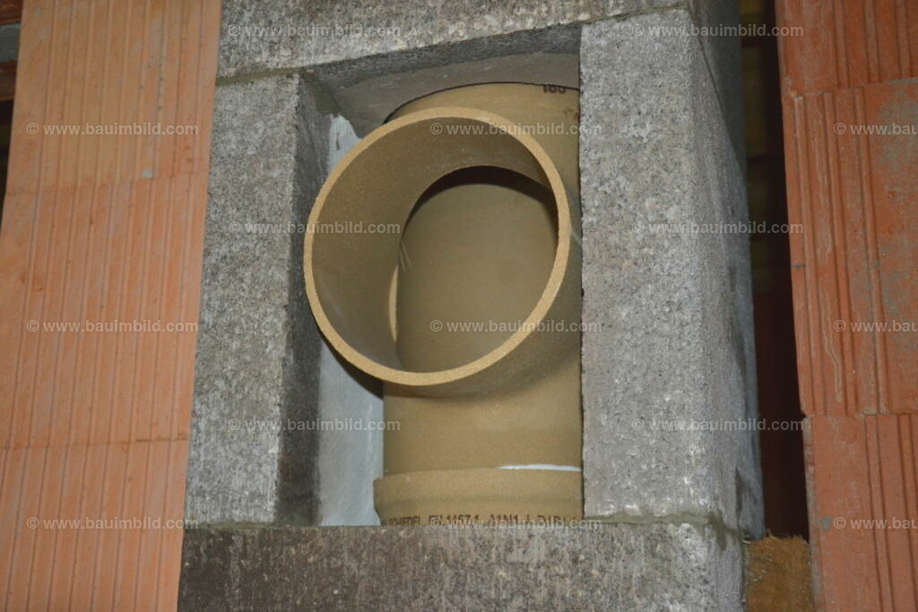 bib-lg08-schornstein-0019 | Nach LV-Leistungsgruppen sortierte Detailfotos über den Bau eines Hauses. Alle Hausbau-Bilder direkt vom Urheber und Autor der Website Haus-Selber-Bauen.com