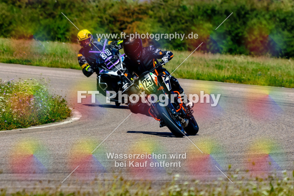 025-3373 | Hier findet Ihr Bilder von Touristenfahrten auf der Nürburgring Nordschleife oder von anderen Veranstaltungen die ich besucht habe. Viel Spass beim Durch Schauen 