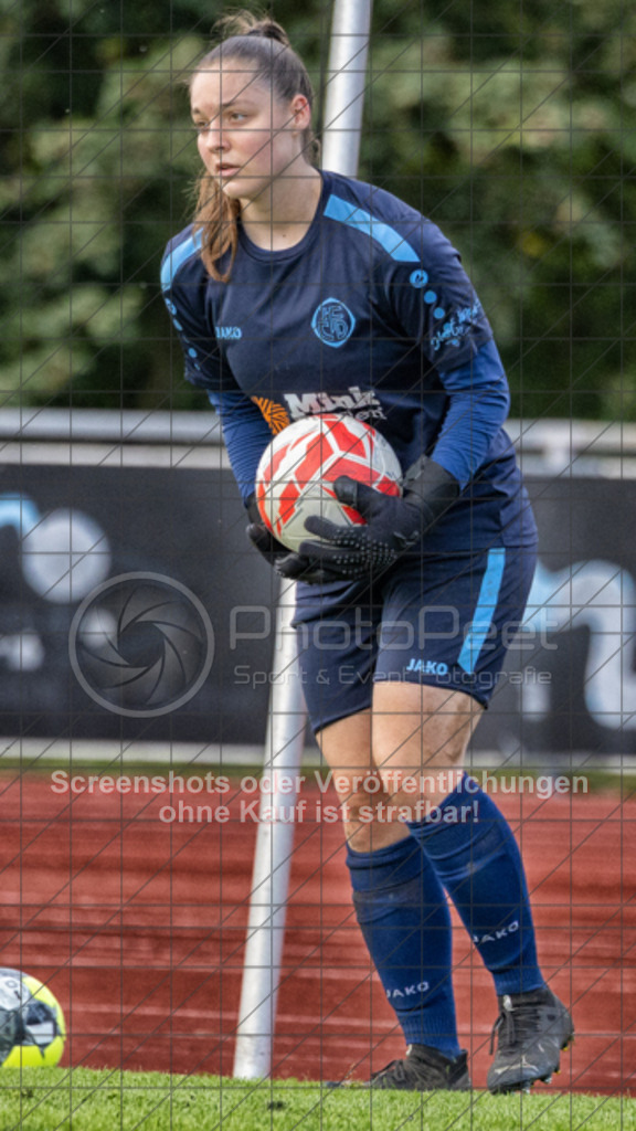 20250928_145139_0671-Bearbeitet | #,1.FC Donzdorf (schwarz) vs. TV Derendingen (rot), Fussball, Frauen-Verbandsliga Württemberg, 03. Spieltag, Saison 2025/2026, Rasenplatz Lautertal Stadion, Süßener Straße 16, 73072 Donzdorf, 28.09.2025 - 13:00 Uhr,Foto: PhotoPeet-Sportfotografie/Peter Harich