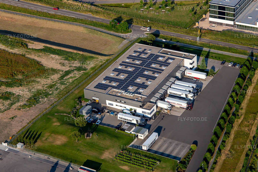 Luftbild: TRANSAC Intern. Speditionsgesellschaft mbH in Rülzheim im Bundesland Rheinland-Pfalz in Deutschland. – Foto: IMG_136183.jpg vom 07.06.2023 durch Werner Riehm/FLY-FOTO.de – Auflösung des Originals: 4189 x 2793 px – TRANSAC Logistics GmbH