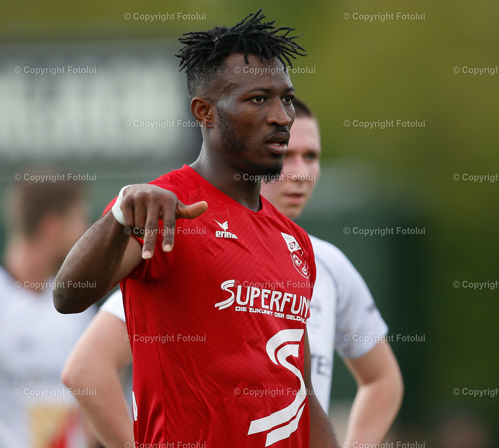 A_LUI_290423_32 | SPORT,FUSSBALL,LL:OST ASKOE OEDT 1B-SU VORTUNA BAD LEONFELDEN 29.04.2023 IM BILD: EMMANUELE CHINONSO EZIEKWE (OEDT 1B) UND (LEONFELDEN)FOTO:FOTOLUI