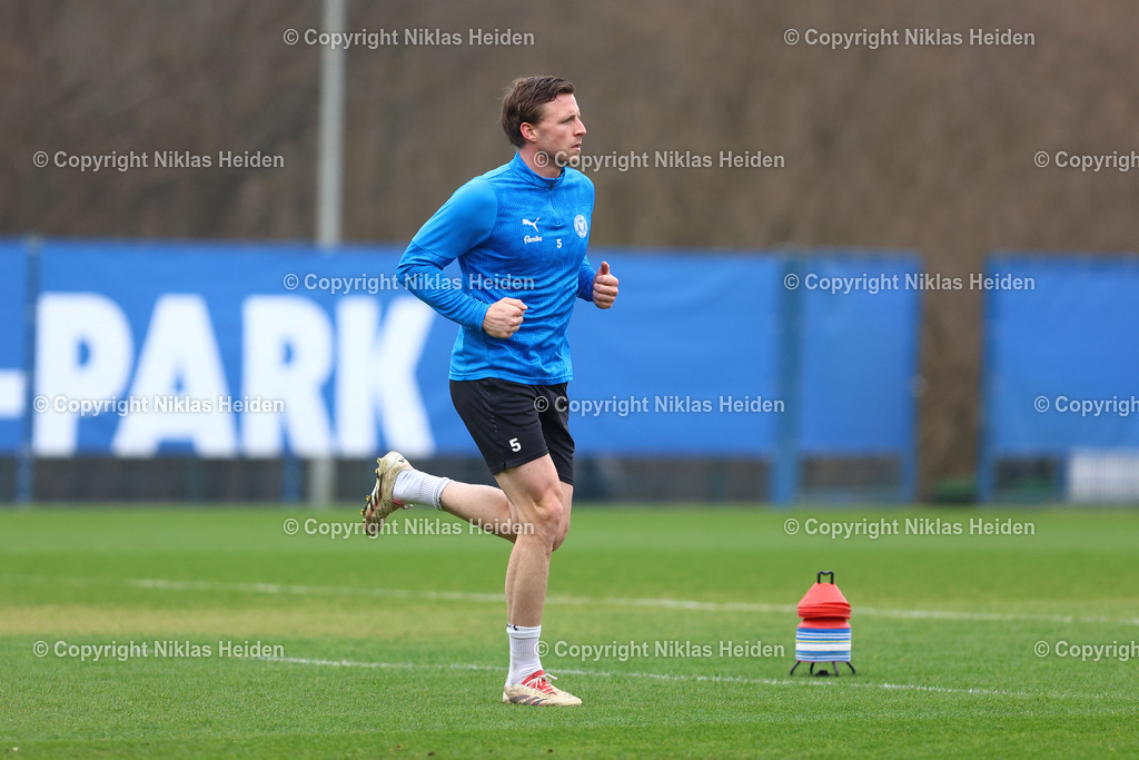 NH_HolsteinKiel_Training_01042026 | #5 Carl Johansson (Holstein Kiel)Fußball I Herren I Training I Saison 2025-2026 I Holstein Kiel I 01.04.2026 I Citti-Fußballpark