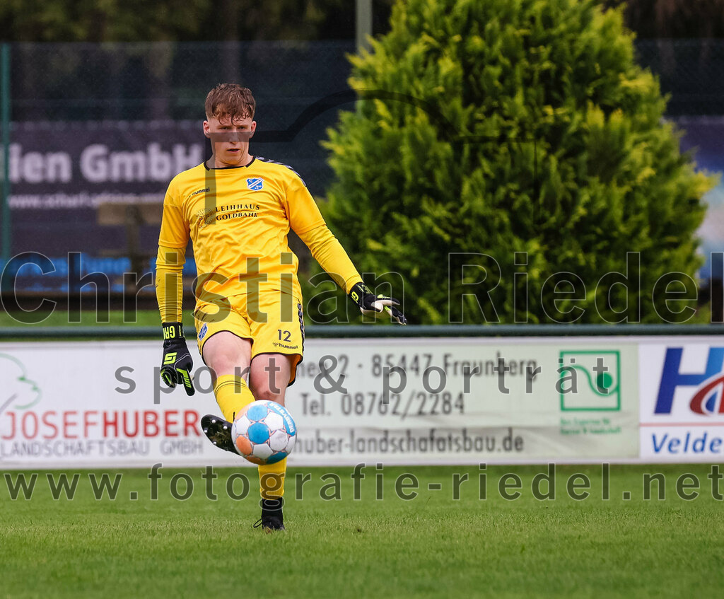 2023-08-05_039_FC_Langengeisling_gegen_SVN_Muenchen | Erding, Deutschland, 05.08.2023:
Fußball, Bezirksliga Oberbayern Ost 2023 / 2024, 2. Spieltag, FC Langengeisling gegen SVN München, Endergebnis: 1:3

Torwart Louis Rotert (FC Langengeisling, #12)

Foto: Christian Riedel / fotografie-riedel.net