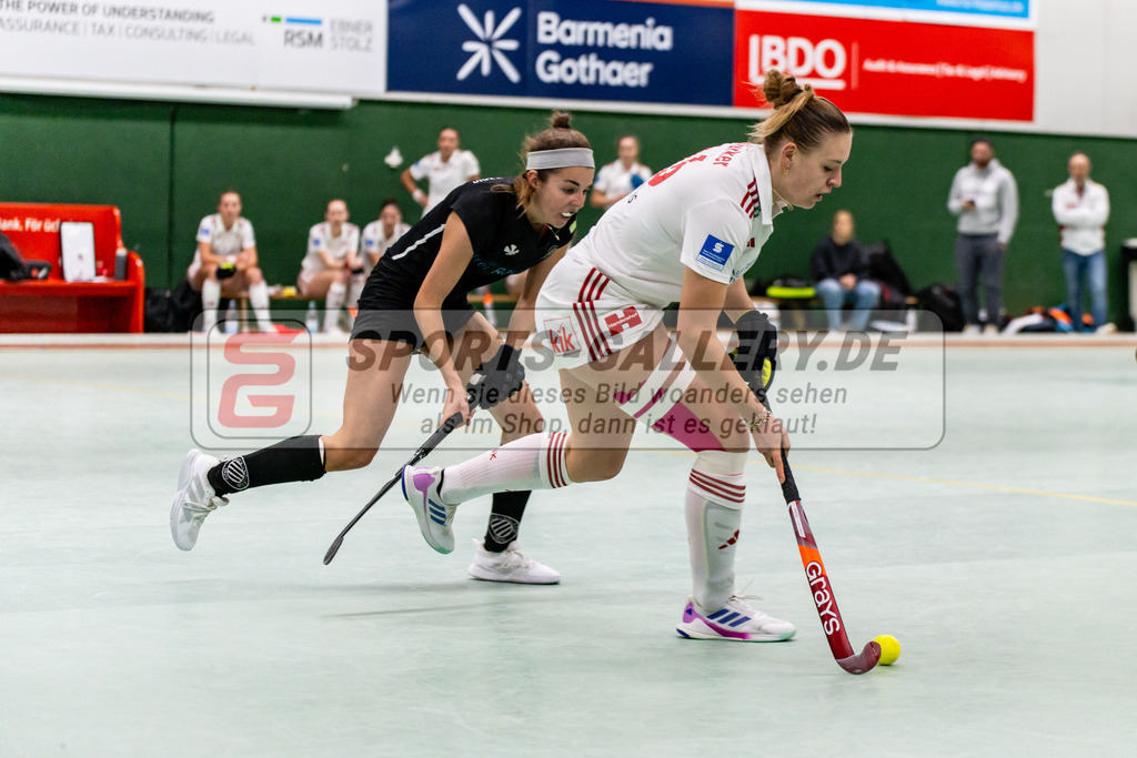 SFE_20250112_0033 | Köln, Deutschland, 12.01.2025:  ßHockey 1. Bundesliga Damen Rot-Weiss Köln - Schwarz-Weiß Köln im KTHC Stadion Rot-Weiss Köln Tennis and Hockey Club am 12.01.2025 in Köln, Deutschland. (Foto von Stephan Fehrmann)Köln, Germany, 12.01.2025: ßHockey 1. Bundesliga Damen Rot-Weiss Köln - Schwarz-Weiß Köln in KTHC Stadion Rot-Weiss Köln Tennis and Hockey Club at 12.01.2025 in Köln, Deutschland. (Foto from Stephan Fehrmann)