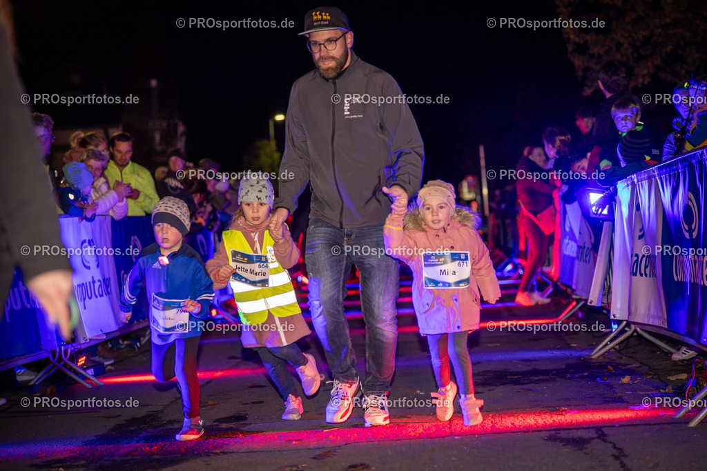 Martinslauf Sindorf 2023 in Kerpen-Sindorf, 09.11.2023 | Impressionen vom Martinslauf Sindorf 2023 am 09.11.2023 in Kerpen-Sindorf (Nordrhein-Westfalen).