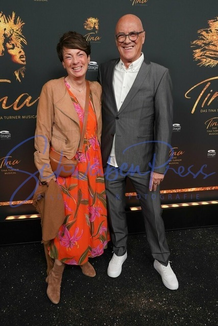 DSC01479 | Sonja Faber Schrecklein, Klaus Jochen Faber - Das Tina Turner Musica

Promis am roten Teppich beim Premierentag in Stuttgart. 

Deutschland, Stuttgart, Stage Apollo Theater, 16.03.2023